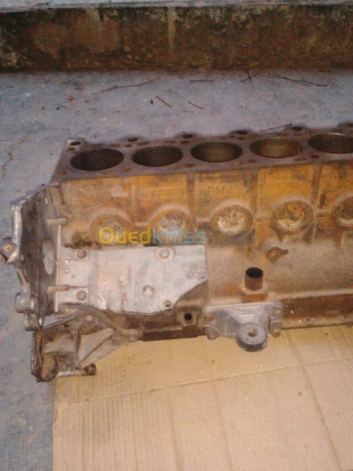 bloc moteur BMW 324d 6 cylindres STD  