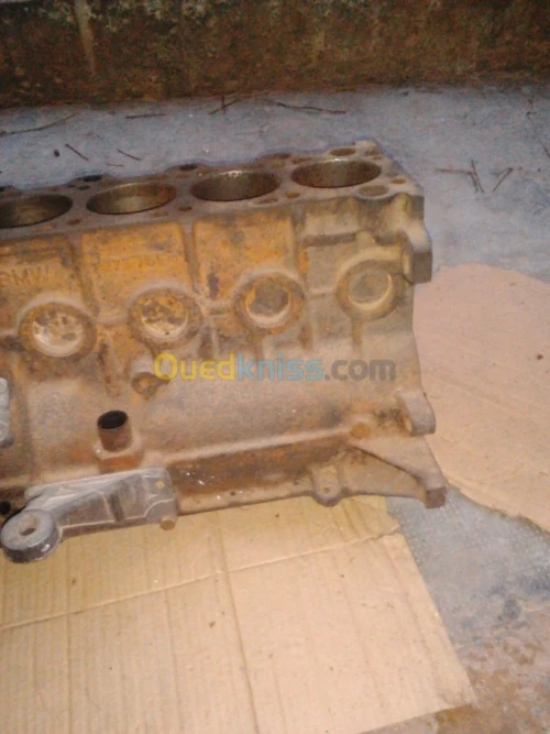 bloc moteur BMW 324d 6 cylindres STD  