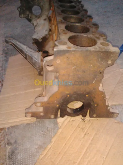 bloc moteur BMW 324d 6 cylindres STD  