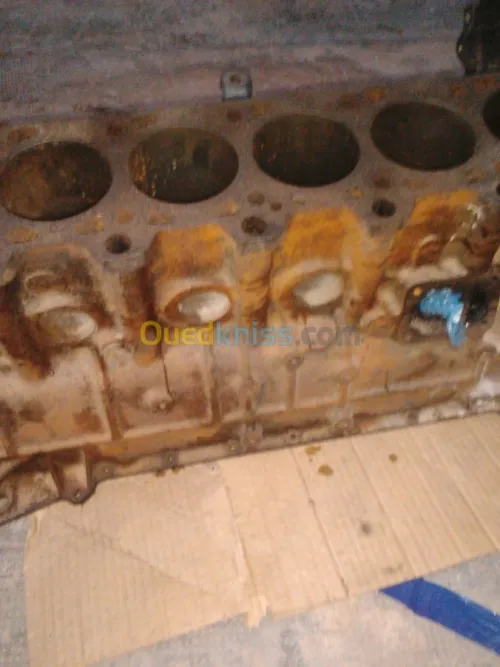 bloc moteur BMW 324d 6 cylindres STD  