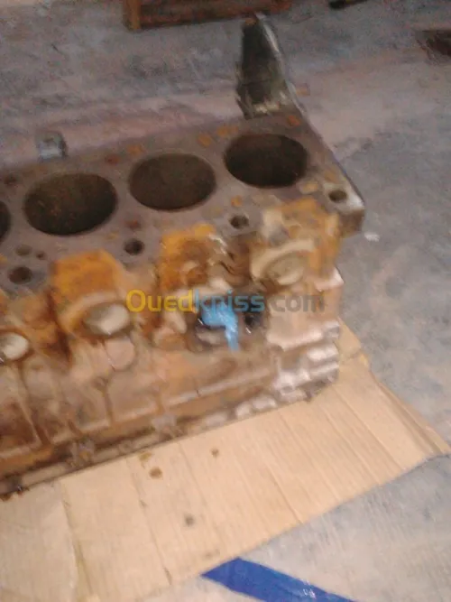 bloc moteur BMW 324d 6 cylindres STD  