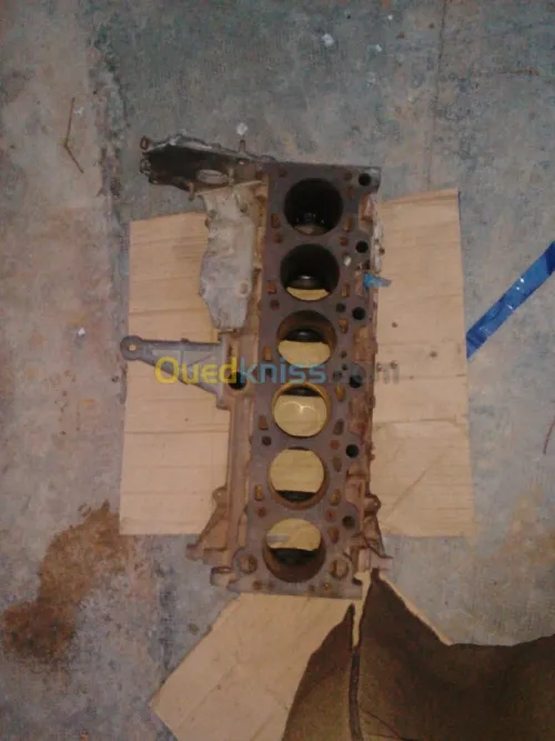 bloc moteur BMW 324d 6 cylindres STD  