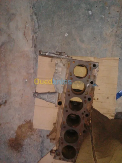 bloc moteur BMW 324d 6 cylindres STD  