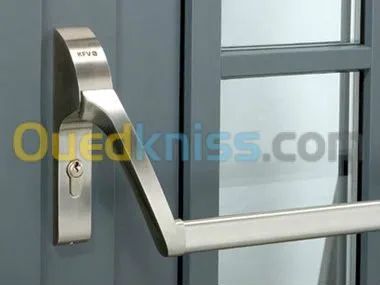 soudeur  montage porte anti panique