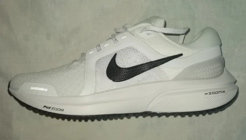 Nike Air Zoom Vomero 16 white black pure platinum