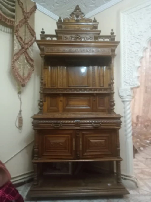 Meuble coloniale