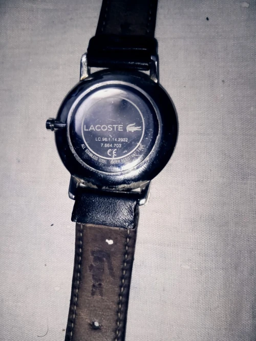 Montre homme et femme classique original Lacoste Venu de France