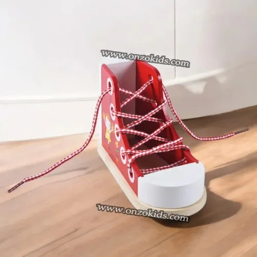 Chaussure à lacer en bois