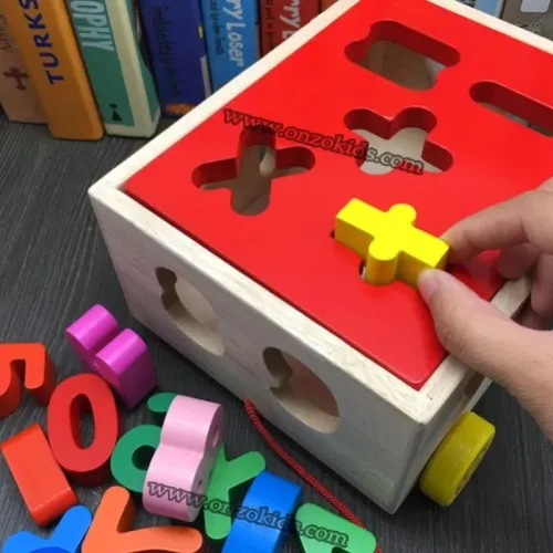 Cubes d'activité en bois, trieur en forme de bébé