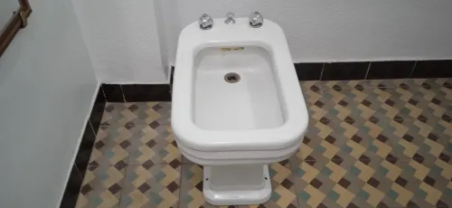 vend bidet.