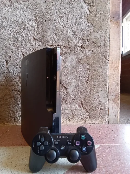 PlayStation 3 Slim 320GB Flaché للبيع أو التبديل بـبابي فوت في الشلف