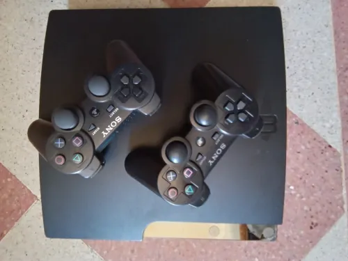 PlayStation 3 Slim 320GB Flaché للبيع أو التبديل بـبابي فوت في الشلف