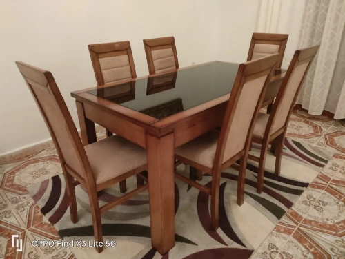 Table avec 6 chaises toute neuve