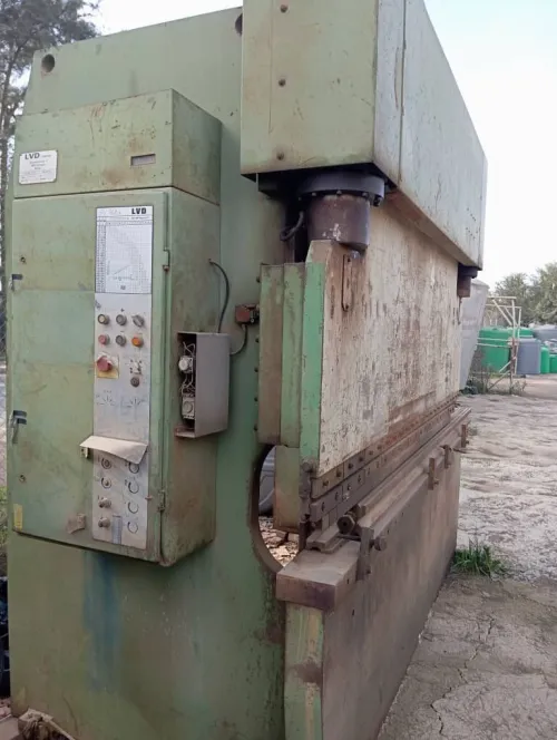 machine de découpe et de pliage