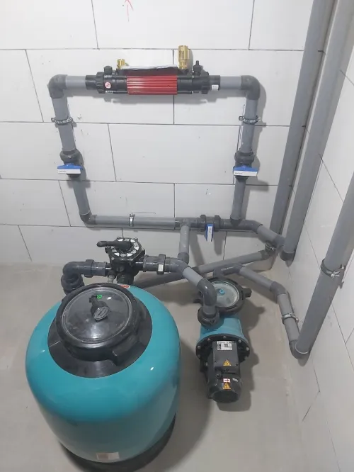 EQUIPEMENT DE PISCINE /SPA/ COMPETITION/ ET REALISATION /SERVICE