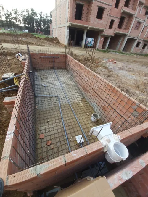 EQUIPEMENT DE PISCINE /SPA/ COMPETITION/ ET REALISATION /SERVICE