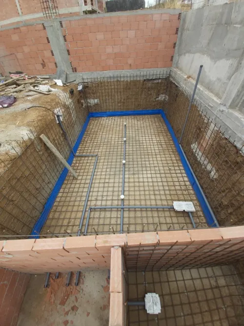 EQUIPEMENT DE PISCINE /SPA/ COMPETITION/ ET REALISATION /SERVICE