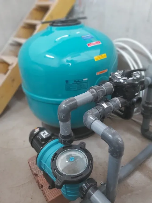 EQUIPEMENT DE PISCINE /SPA/ COMPETITION/ ET REALISATION /SERVICE