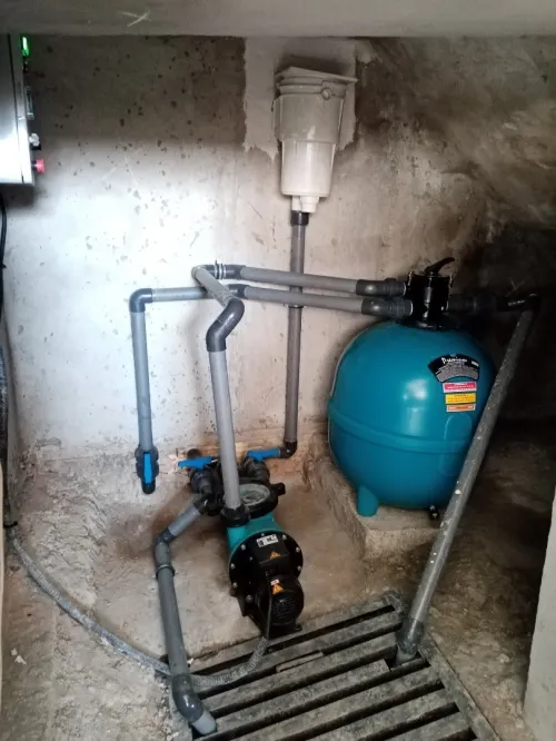 EQUIPEMENT DE PISCINE /SPA/ COMPETITION/ ET REALISATION /SERVICE