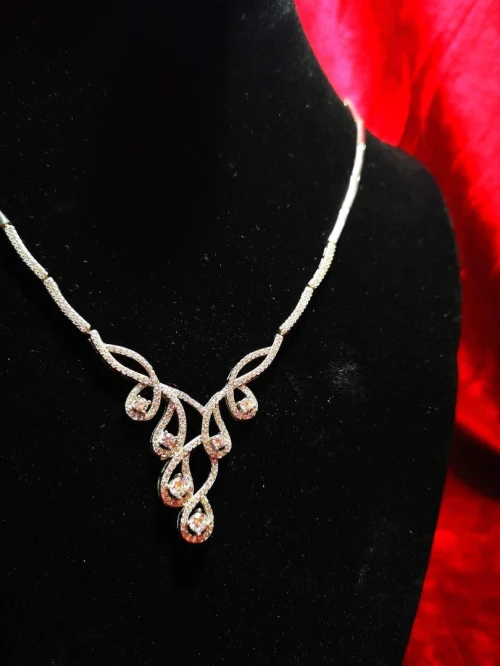 Collier argent rodé européen luxe