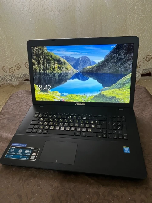 Pc portable asus 17 puce