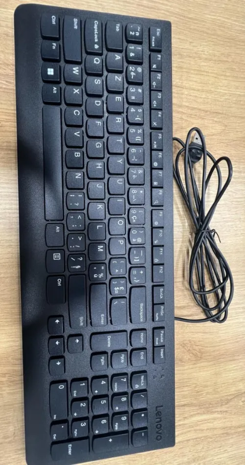  Lenovo Thinkcentre Neo 50t i3-12100 12GEN 8G RAM 256 SSD NVMe Ecran 18.5 Pouces