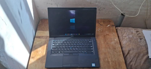 Dell Latitude 7490 Intel(R) Core(TM) i7 8650U CPU @ 1.90 GHz 2.11GHz
