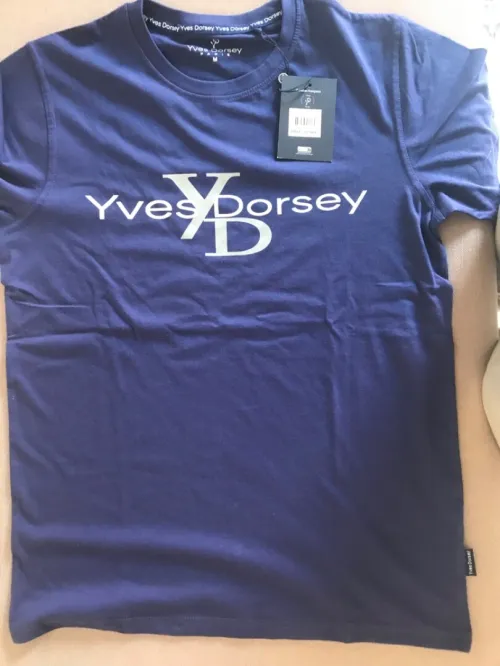 2 jolis Tee-Shirts et 1 magnifique Chemise
