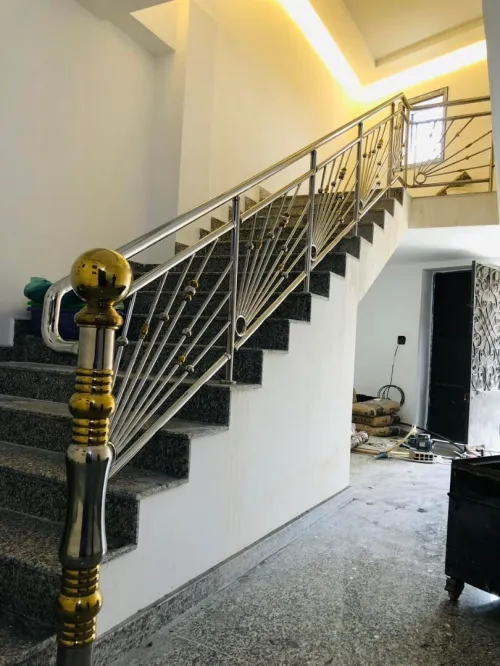 Travaux en inox et verre