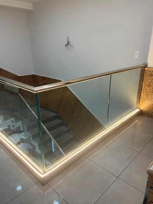 Travaux en inox et verre