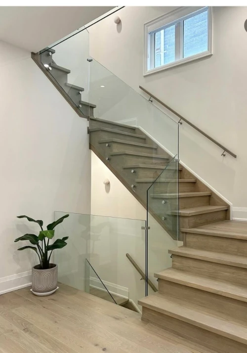 Rampe d'escalier en verre transparent