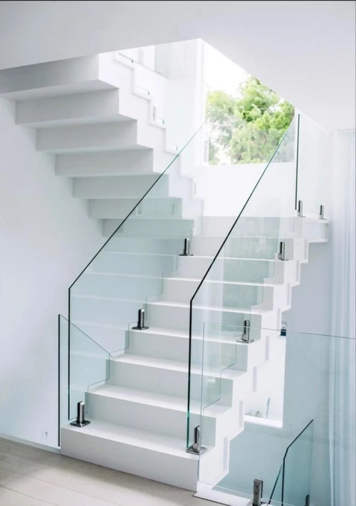 Rampe d'escalier en verre transparent