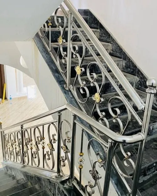 Travaux en inox et verre