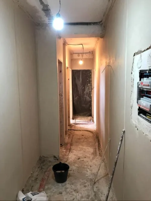 Platre projeté avec machine 
