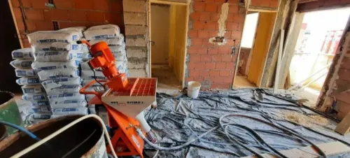 Platre projeté avec machine 