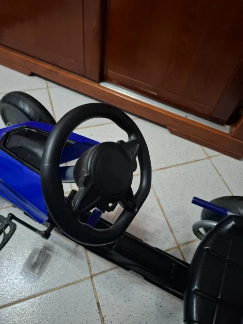 Voiture a pédales pour enfants