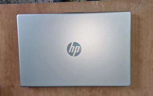 HP ryzen 5 7520u 8gb 256 SSD