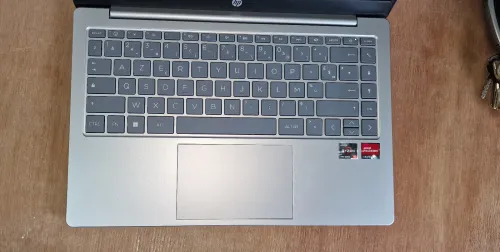 HP ryzen 5 7520u 8gb 256 SSD