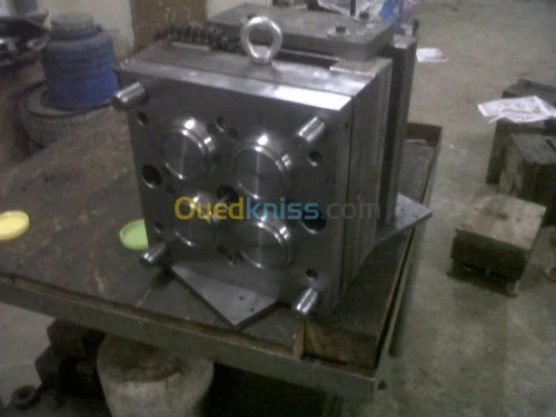 moule d'injection plastique 