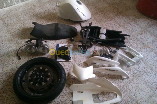 pieces  triumph 675 1050