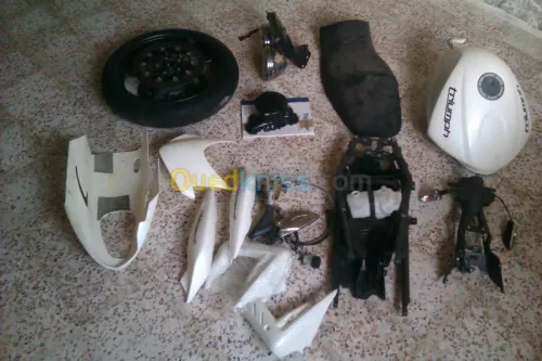 pieces  triumph 675 1050