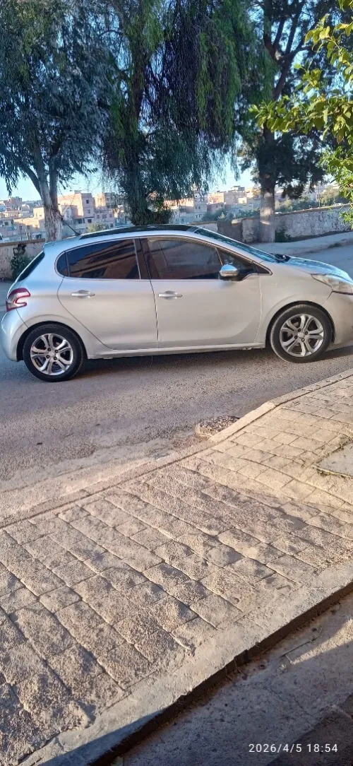 Peugeot 208 2015 Allure