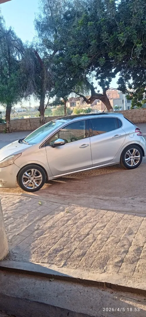Peugeot 208 2015 Allure