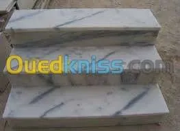 marche contre marche et cuisines 