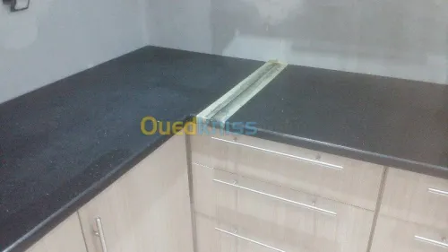 marche contre marche et cuisines 