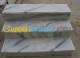 marche contre marche et cuisines 