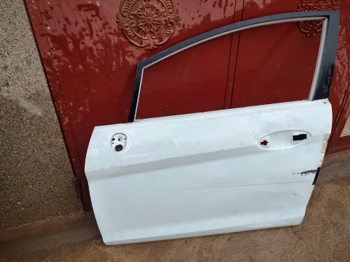 Porte avant et arrière côté chauffeur Ford Fiesta .couleur blanche
