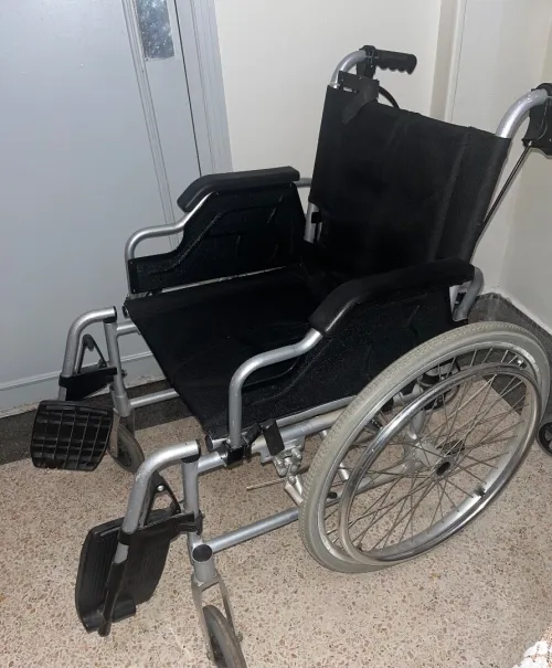 Chaise roulante solide