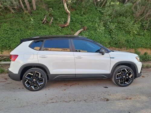 Volkswagen Taos 2025 SE Black 