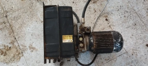 Moteur pour pompe hydraulique de tour à bois marque Italienne